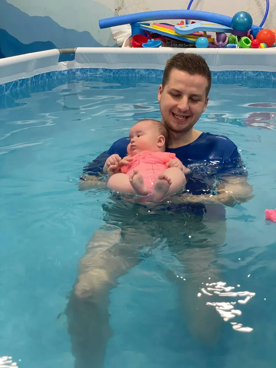 Тренер с младенцем